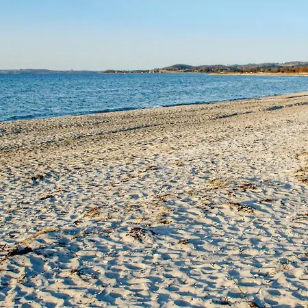 Five-bedroom Holiday In Ebeltoft